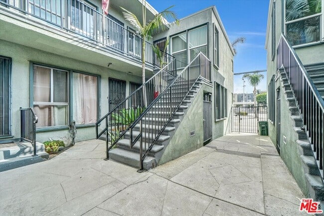 Foto del edificio - 438 Cedar Ave