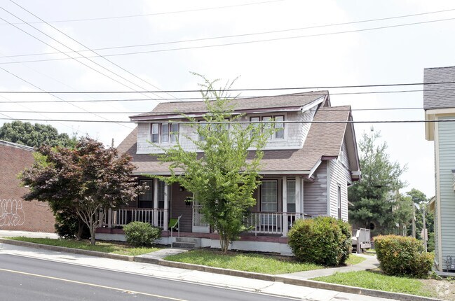 Primary Photo - 834 Broadway St