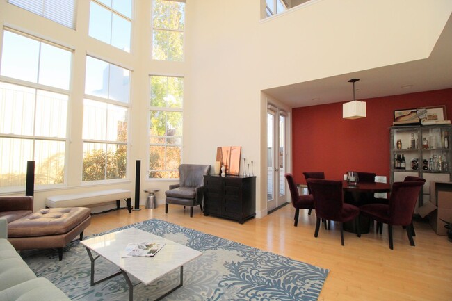 Foto del edificio - Best deal in the Dogpatch! Spacious top fl...