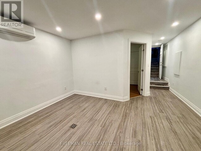 Building Photo - 340 Howland Ave