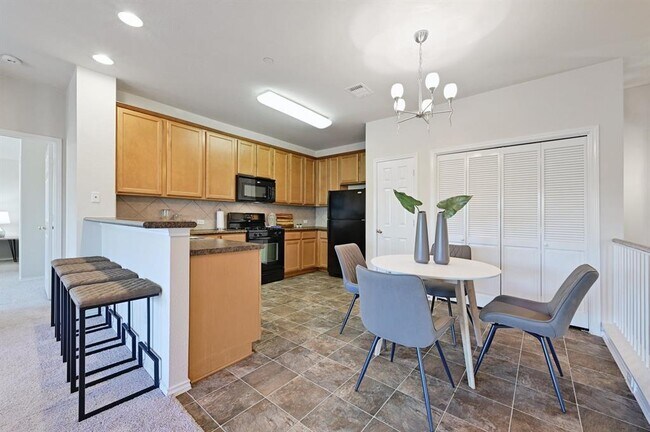 Foto del edificio - 9201 Brodie Ln