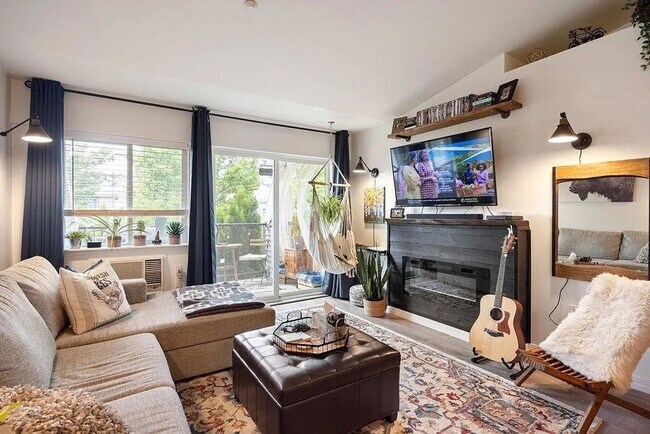 Foto del edificio - Modern 2 Bed, 1 Bath Condo near Dishman Hills!