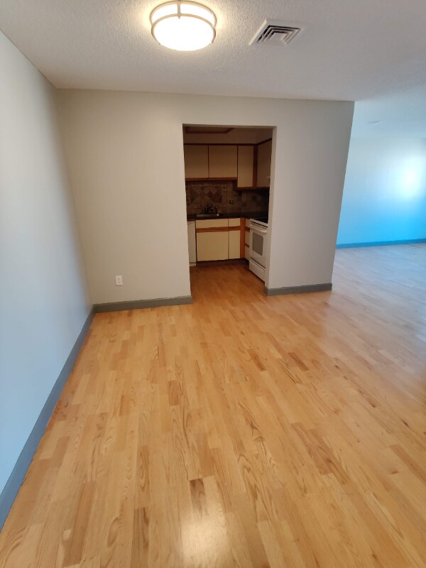 Foto del edificio - 1380 East St