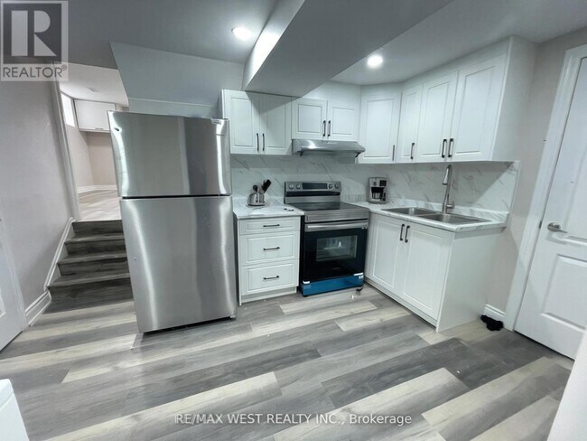 Photo du bâtiment - 322 Hansen Rd N
