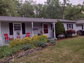 Building Photo - 149 Creekside Dr