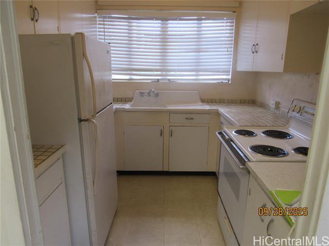 Building Photo - 118 S Kuakini St