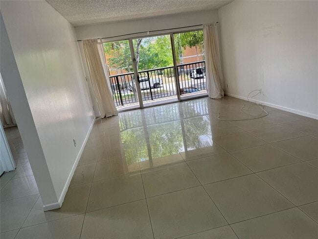 Foto del edificio - 8801 Wiles Rd