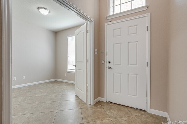 Foto del edificio - 2307 Clover Ridge