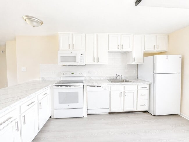 Photo - 375 S Depew St (Lakewood, CO) Apartment