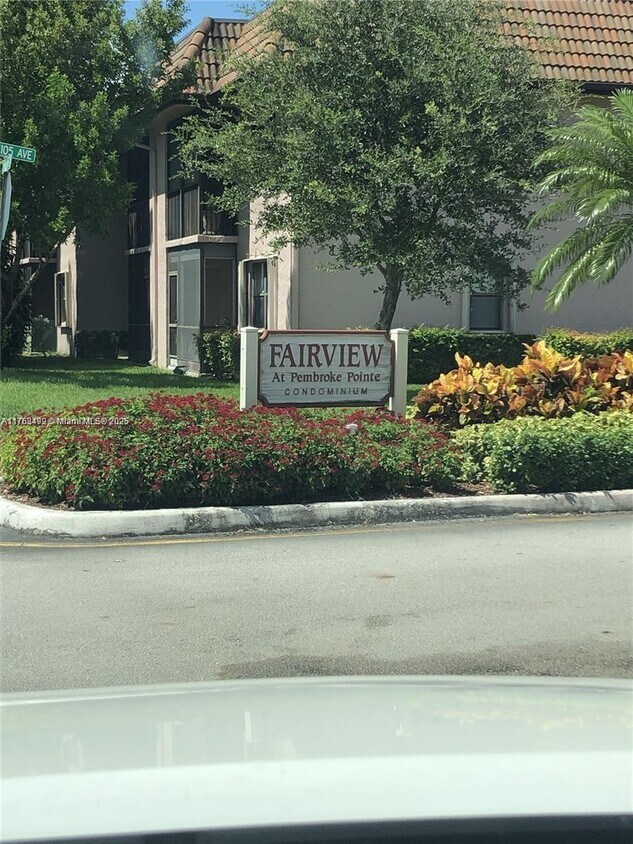Foto principal - 10637 NW 10th St