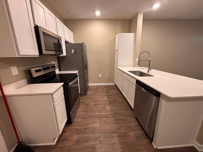 Building Photo - 903 Rivertree Pl