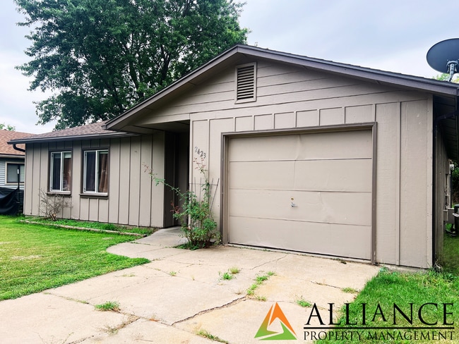 Building Photo - $300 OFF OCTOBER RENT! Spacious home in Ea...