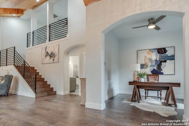 Building Photo - 25 Worthsham Dr