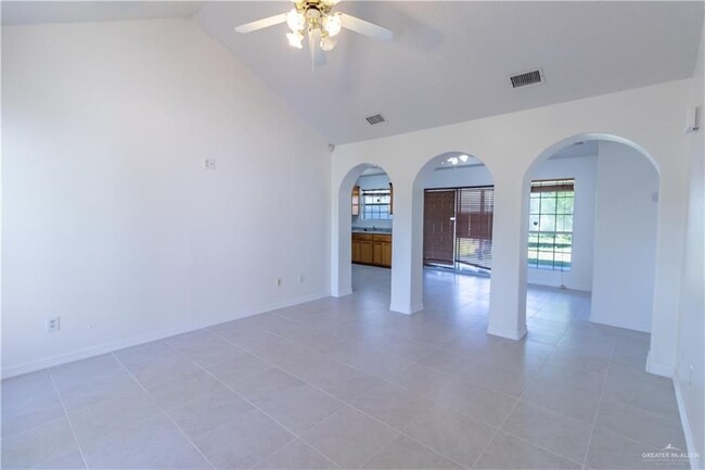 Building Photo - 404 Chile Pequin Dr