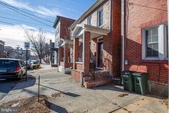 Building Photo - 106 S Maple Ave