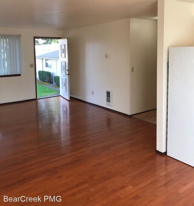 Building Photo - 4622-4708 NE St James Rd