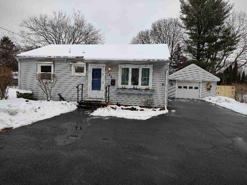 124 Iroquois St, ster, NY 14580 House Rental in ster, NY