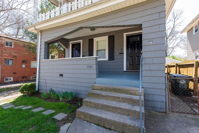 Building Photo - Duplex Home in Norwood