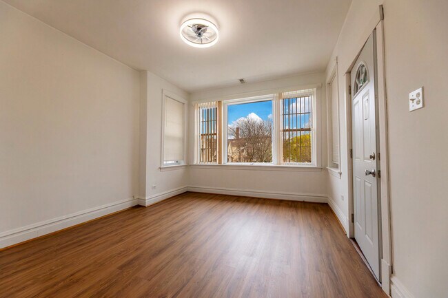 Foto del edificio - 2630 W 42nd St