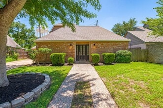 Building Photo - 911 Montview Dr