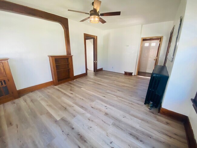 Foto del edificio - 509 E Davenport St