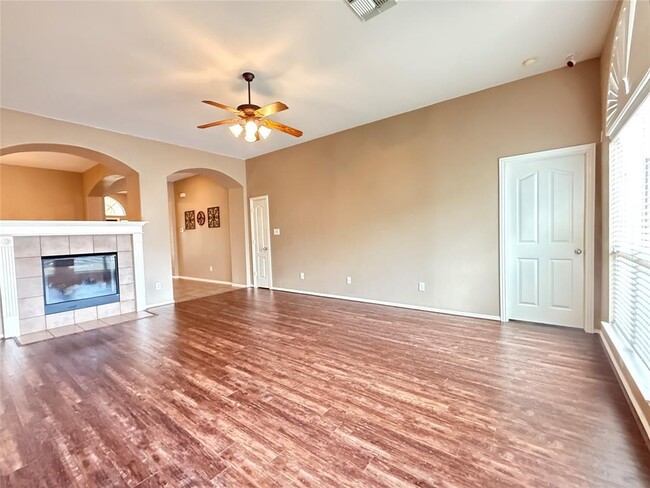 Foto del edificio - 9706 Ashwood Valley Dr