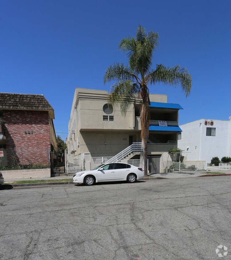 Building Photo - 825 S Ardmore Ave