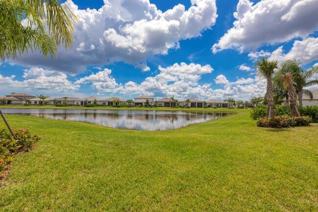 Building Photo - 833 SE Courances Dr
