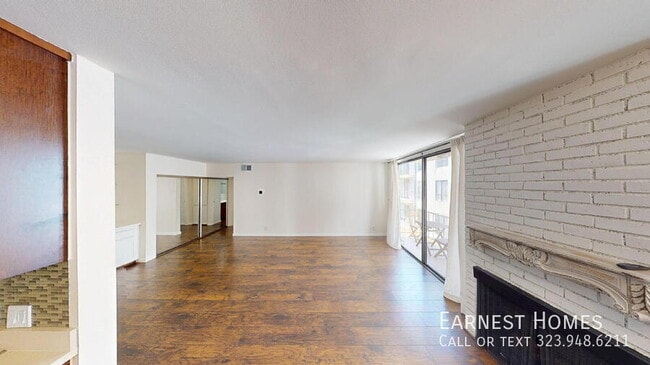 Building Photo - 1750 Camino Palmero St