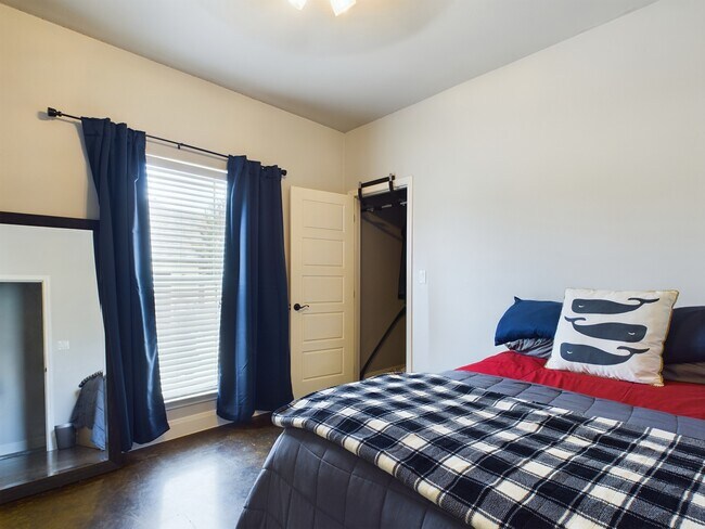 Building Photo - 2141 Stone Oak