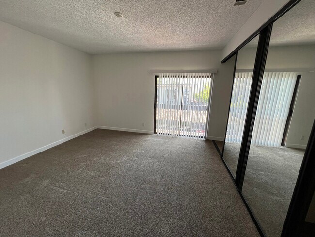 Foto del edificio - 39887 Cedar Blvd