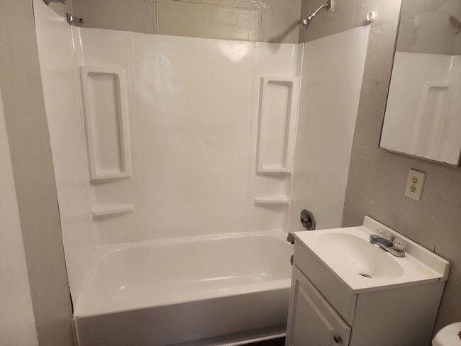 Building Photo - Updated 3 Bedroom, 1 Bath home!