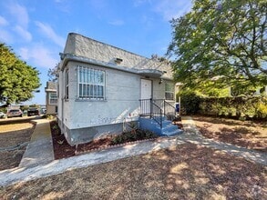 Building Photo - 2669 Island Ave