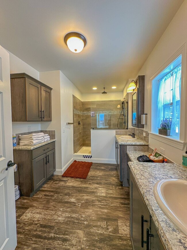 Building Photo - 214 Taylor Rd