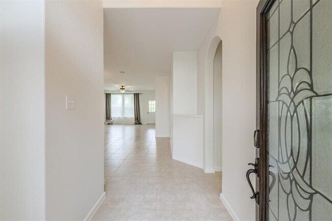 Building Photo - 13109 Southern Valley Dr