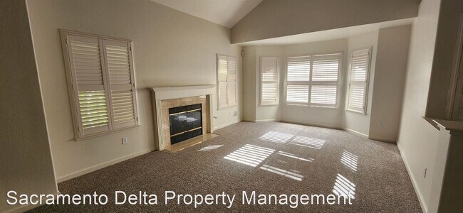 Building Photo - 3 br, 3 bath House - 2837 Toronja Way