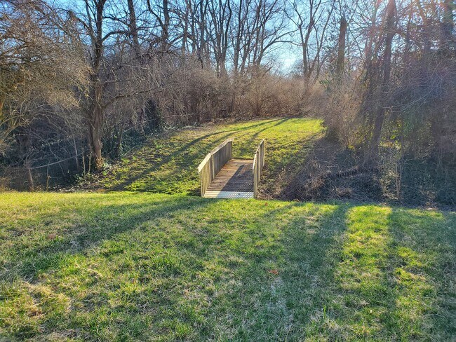 Building Photo - 9869 Dunraven Dr