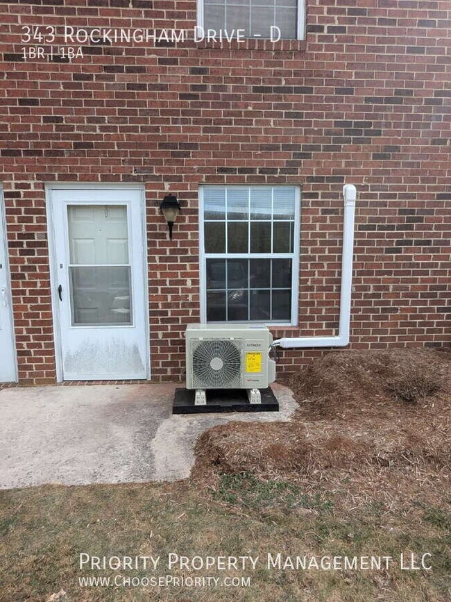 Foto del edificio - 343 Rockingham Dr