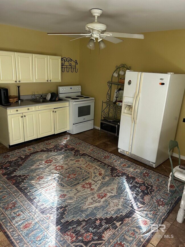 Foto del edificio - 22985 High Ridge Rd