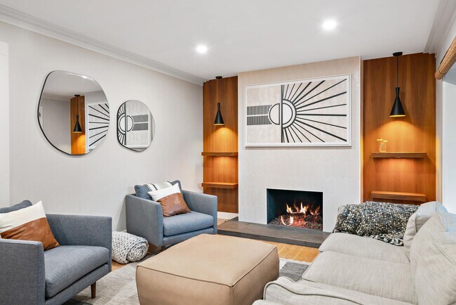 Building Photo - Furnished Downtown Bungalow!
