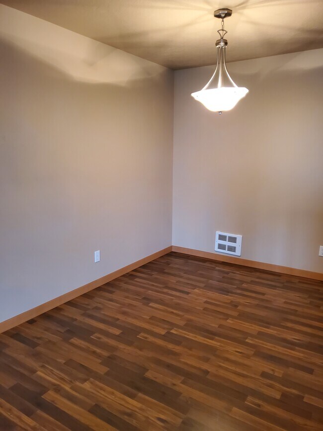 Dining area - 1620 20th Ave NW