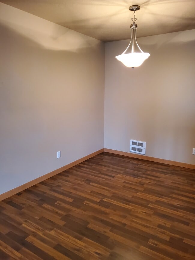 Dining area - 1620 20th Ave NW