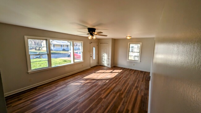 new vinyl flooring throughout - 512 Rome St