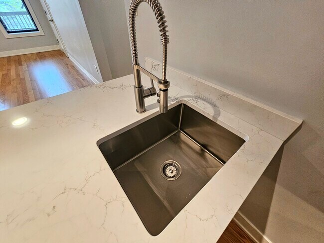 Foto del edificio - 1415 W Erie St
