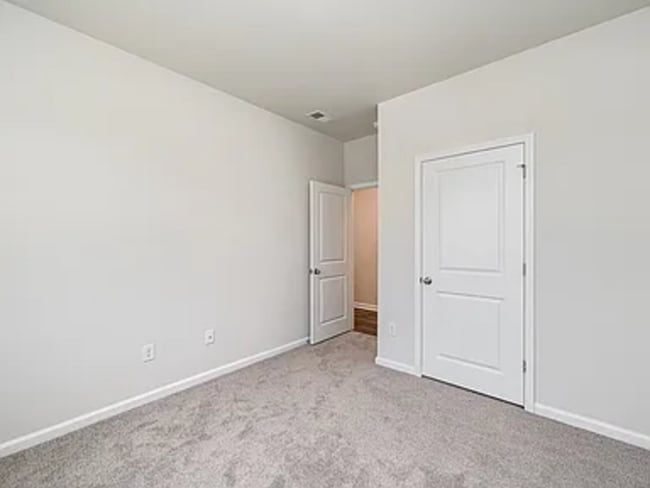 Foto del edificio - 328 Sandbach Rd