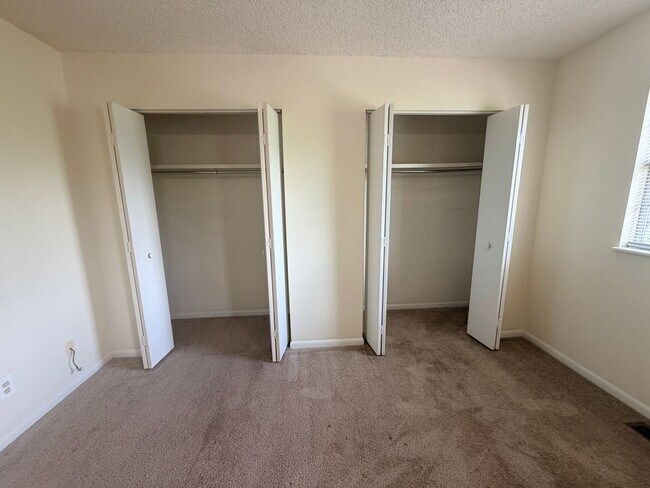 Building Photo - 3BD/2B Townhouse in New Wood Valley