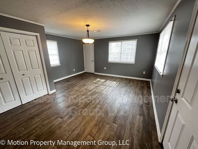 Foto del edificio - 2728 Pierce Dr N