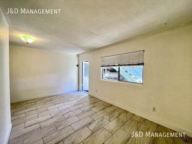 Foto del edificio - 2144 Alpine Blvd