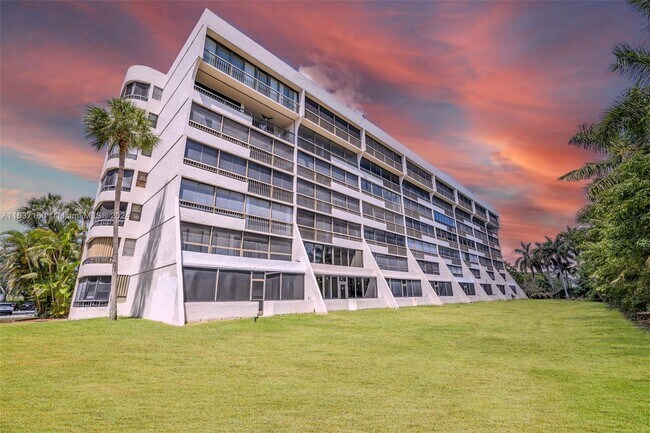 Foto del edificio - 6320 Boca Del Mar Dr