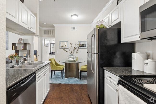 1BR, 1BA - 692SF - Kitchen - Bridge at Asher
